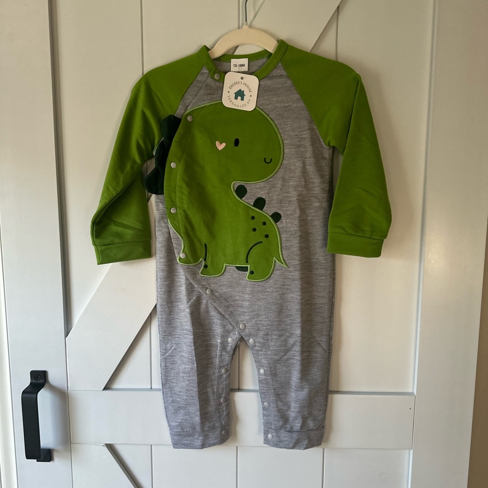 Baby Romper ~ Grey with Green Dinosaur - Size 12-18 months🦖